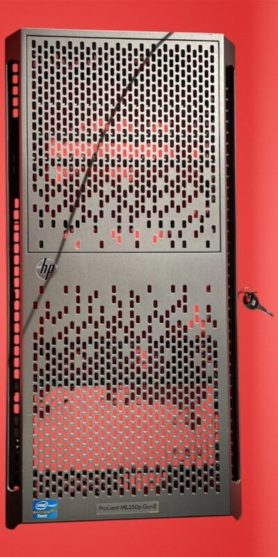 HP Proliant ML350p Gen8 Front Panel Bezel 661384-001 (Y2016) 670831-001