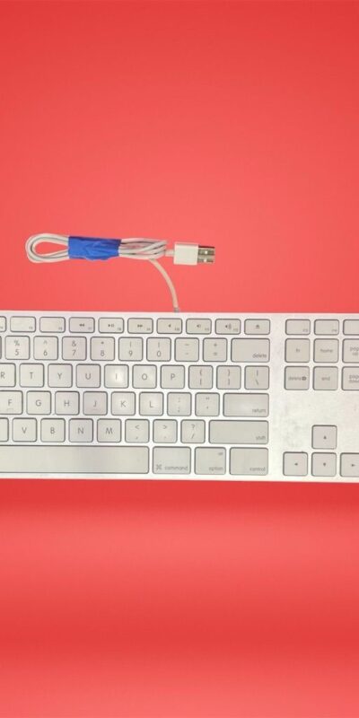 Apple Wired A1243 USB Keyboard with Numeric Keypad Silver QWERTY