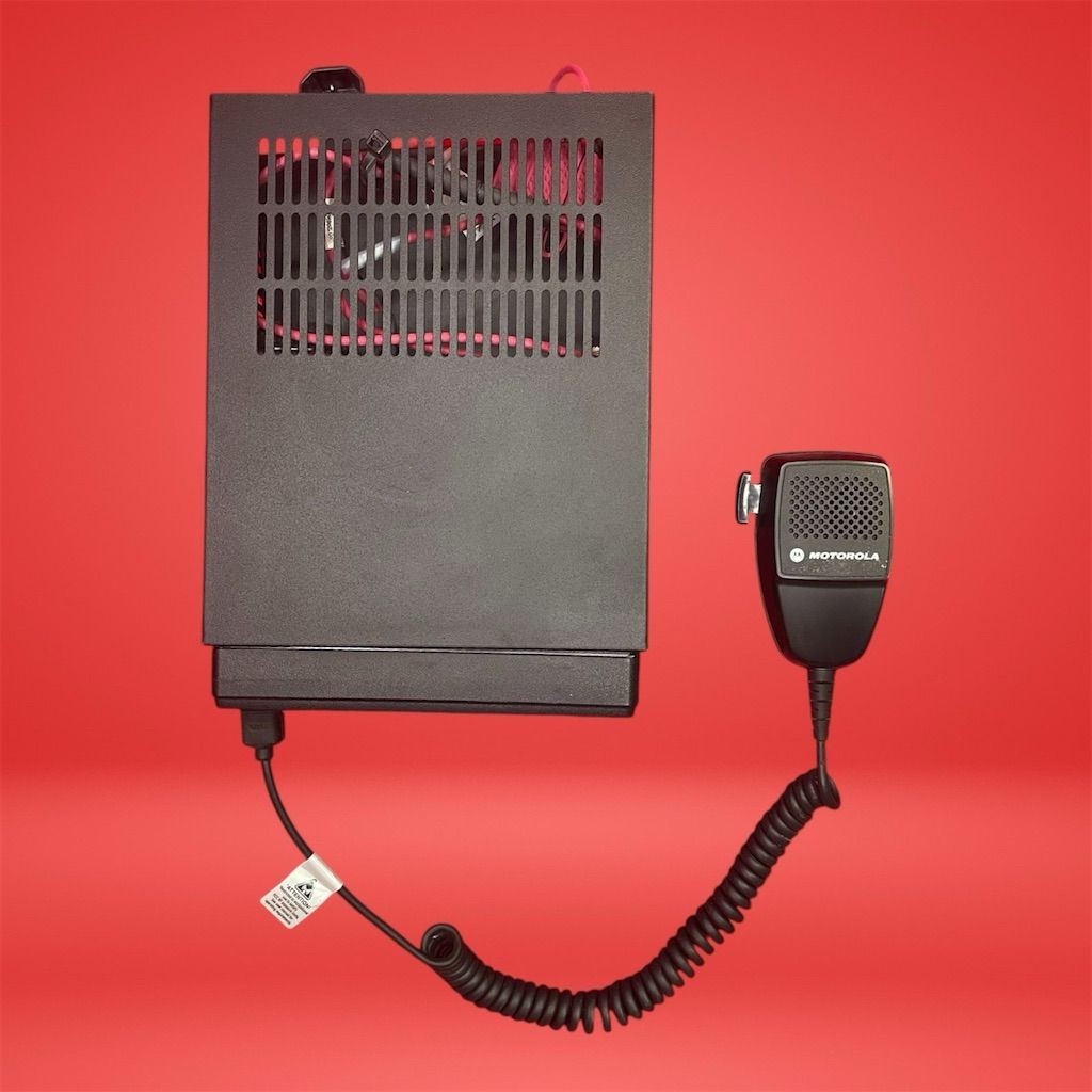 Motorola CM200D UHF Two-Way Radio 16 Channels 25W Black Durable Design W/ Mic