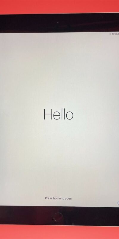 Apple iPad 5th Gen MP2F2LL/A 9.7in 32GB Storage Space Gray Silver (WiFi)