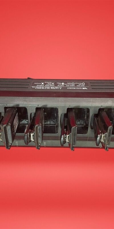 Motorola VAC-6058 Vertex Standard Six Unit Rapid Charger W/ Batteries