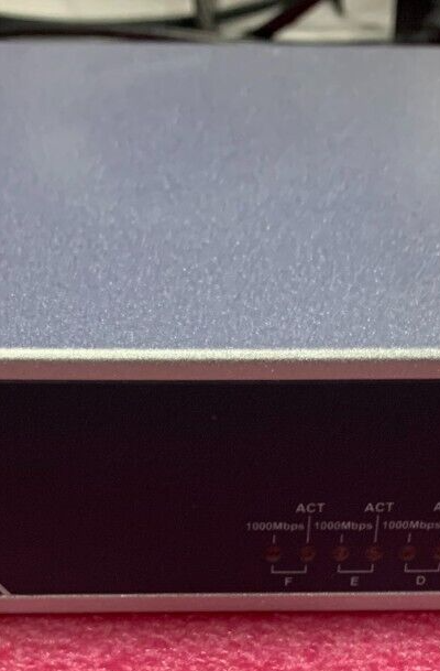 Cyberoam CR25iNG-6P 6-Port UTM Firewall Router Security Appliance SCB-6905