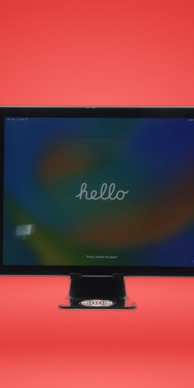 Apple iPad (5th Generation) A1823 32 GB, Wi-Fi + 4G, 9.7 in -BLACK