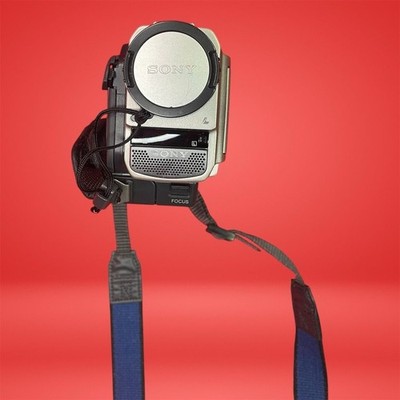 Sony Handycam DCR-TRV10 MiniDV Camcorder 120x Zoom 2.5" LCD For Parts Only - Image 5
