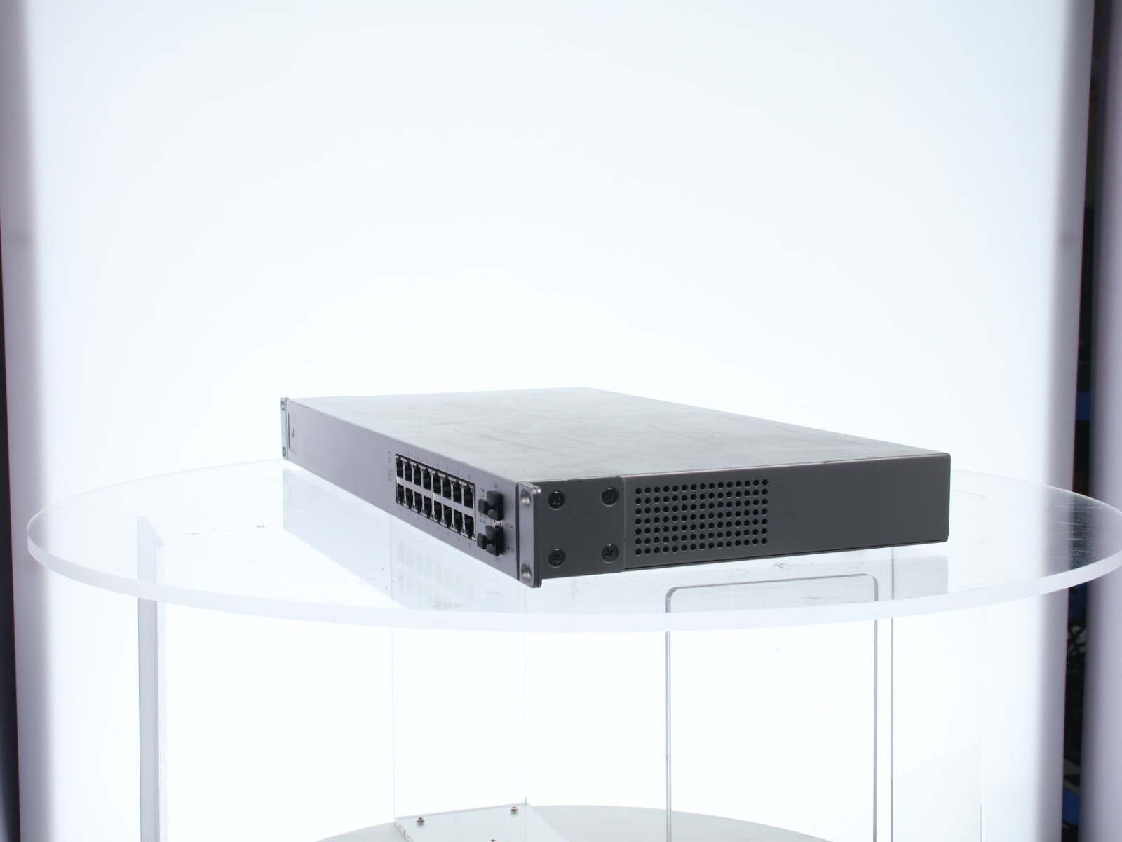Ubiquiti Unifi US-16-150W 16-Port Gigabit Ethernet PoE Switch W/ 2 SFP Ports - Image 3