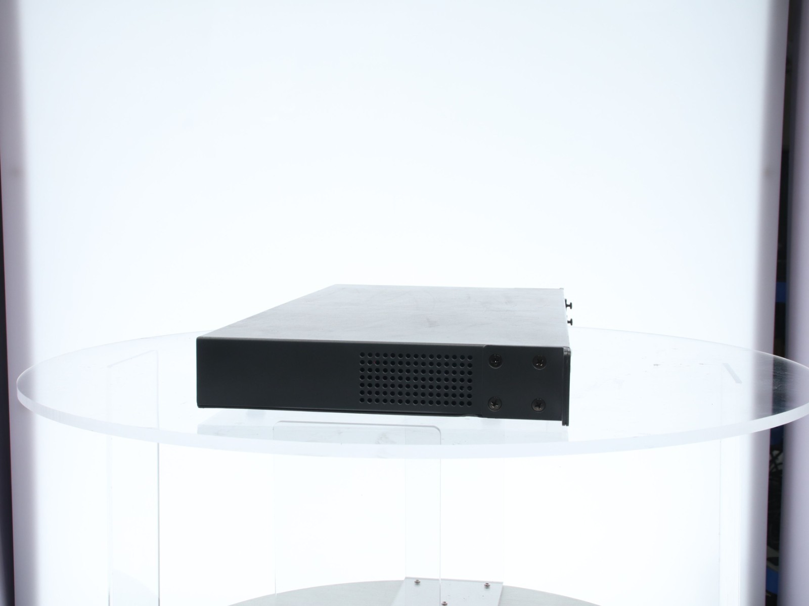 Ubiquiti Unifi US-16-150W 16-Port Gigabit Ethernet PoE Switch W/ 2 SFP Ports - Image 10