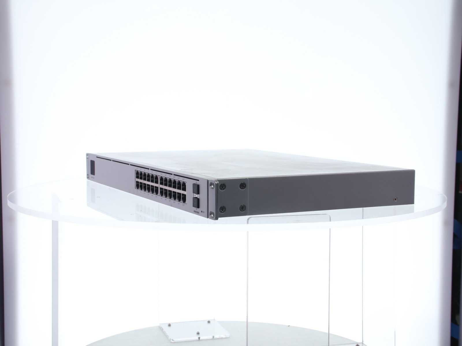 Ubiquiti UniFi Network Pro 24 Port Gigabit POE++ Switch USW-Pro-24-PoE W/ Cord - Image 3