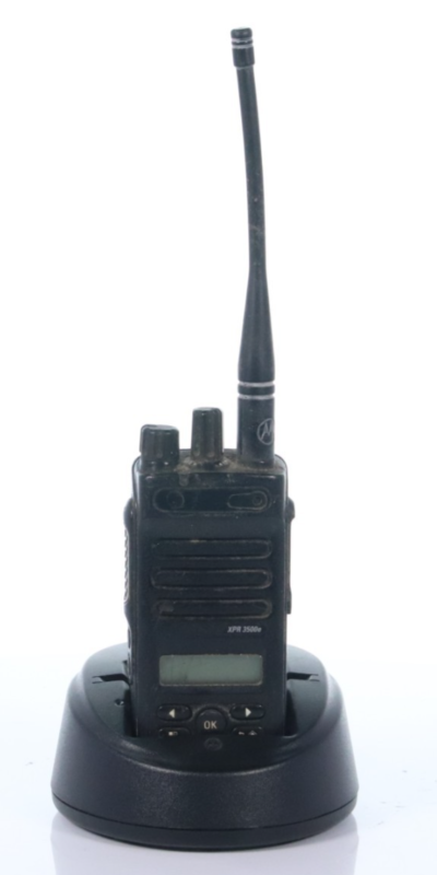 Motorola MOTOTRBO XPR3500e UHF AAH02RDH9VA1AN Two Way Radio w/ Craddle