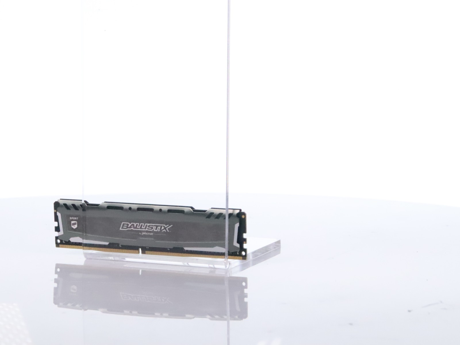 Lot of 4 Ballistix Sport 8GB DDR4-2400 288-Pin DIMM Desktop RAM BLS8G4D240FSB - Image 9