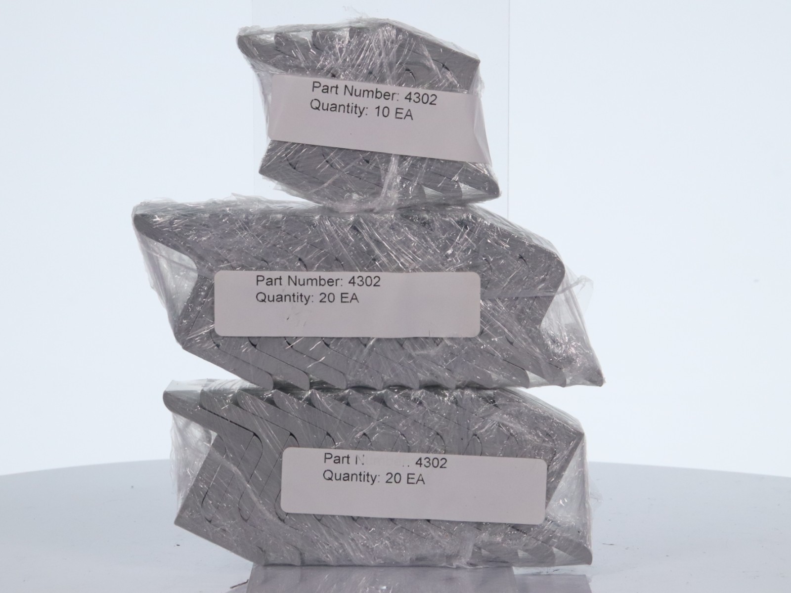 Lot of 50 80/20 Inc 4302 15 Series Aluminum T-Slot 2-Hole Inside Corner Brackets