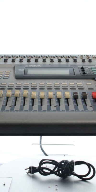 YAMAHA digital mixing console O1v 60Hz 120V 70W W/AC Adapter Powers-On