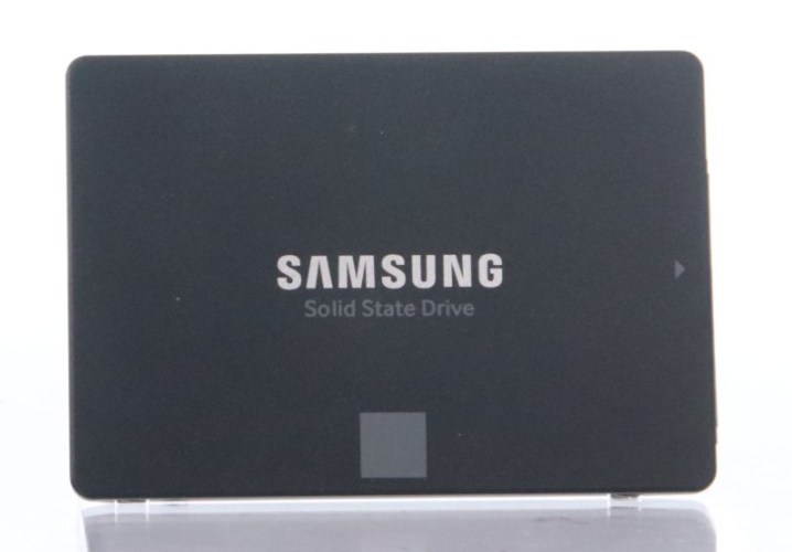Lot of 2 SAMSUNG 860 EVO 250GB 2.5" SATA SOLID STATE DRIVE SSD MZ-76E250