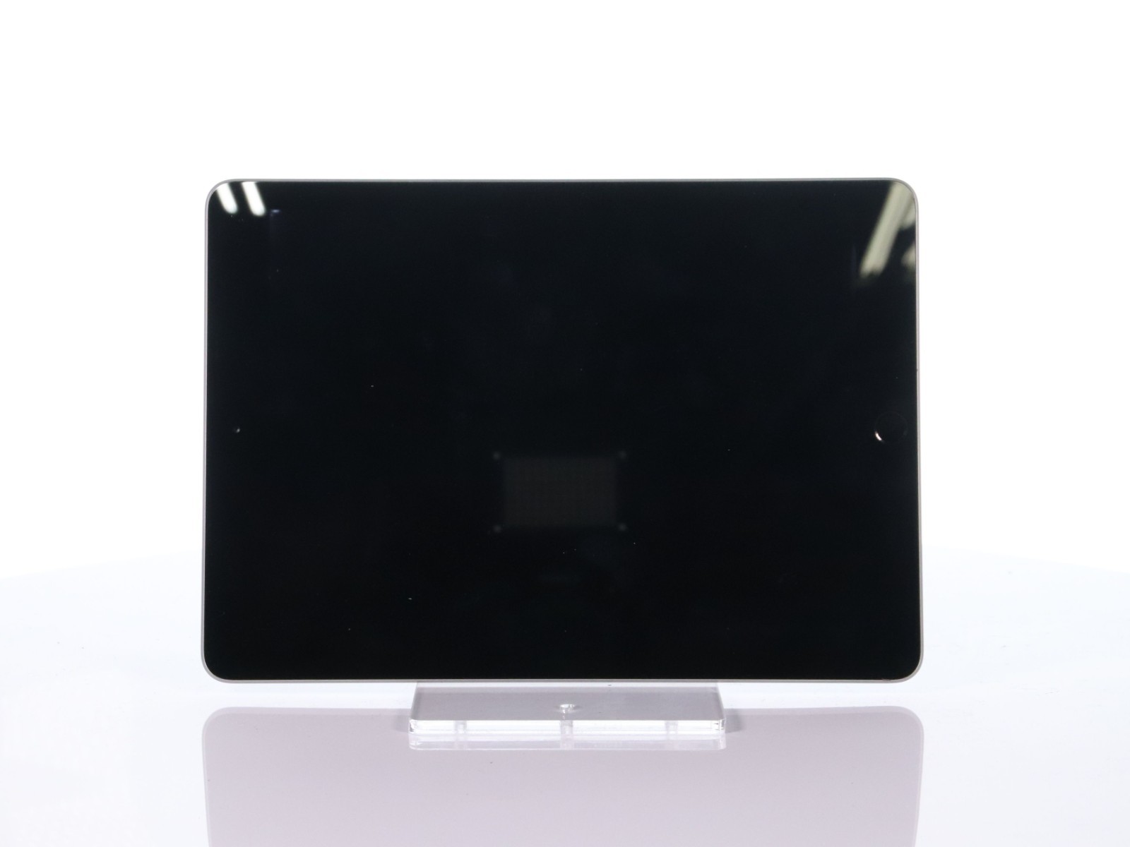 Apple iPad 6th Gen 9.7" (32GB Storage - Silver + Black) A1893 - Image 2