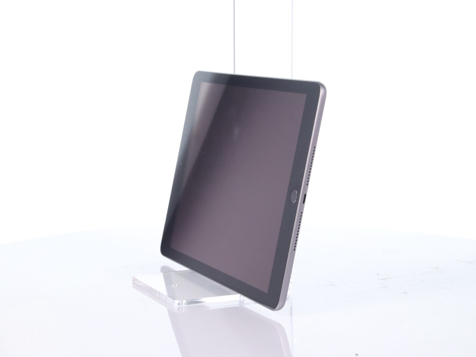 Apple iPad 6th Gen 9.7" (32GB Storage - Silver + Black) A1893 - Image 3