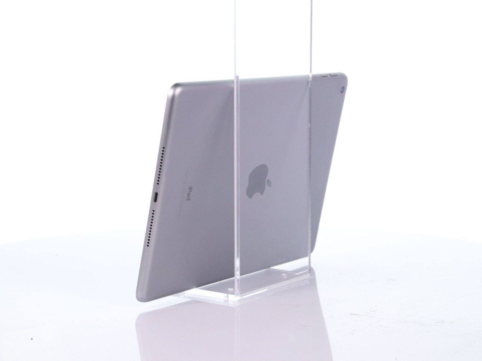 Apple iPad 6th Gen 9.7" (32GB Storage - Silver + Black) A1893 - Image 5
