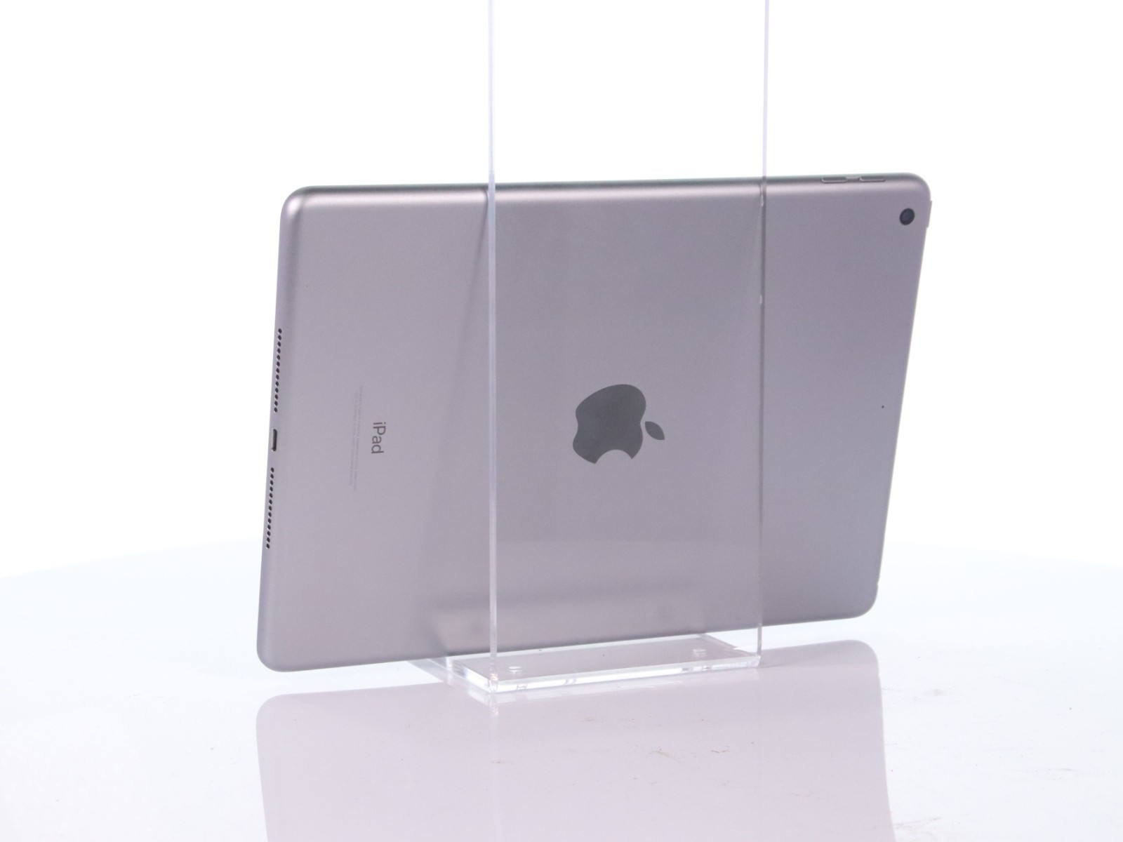 Apple iPad 6th Gen 9.7" (32GB Storage - Silver + Black) A1893 - Image 6