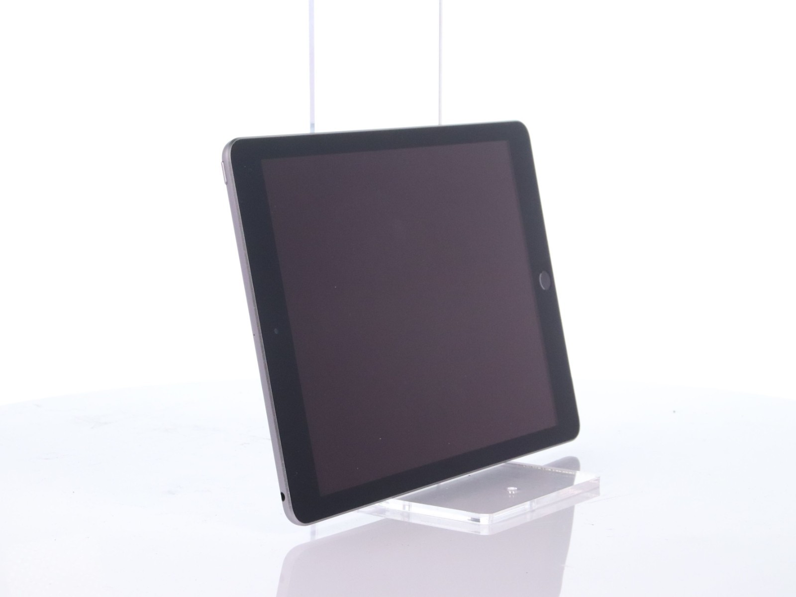 Apple iPad 6th Gen 9.7" (32GB Storage - Silver + Black) A1893 - Image 11