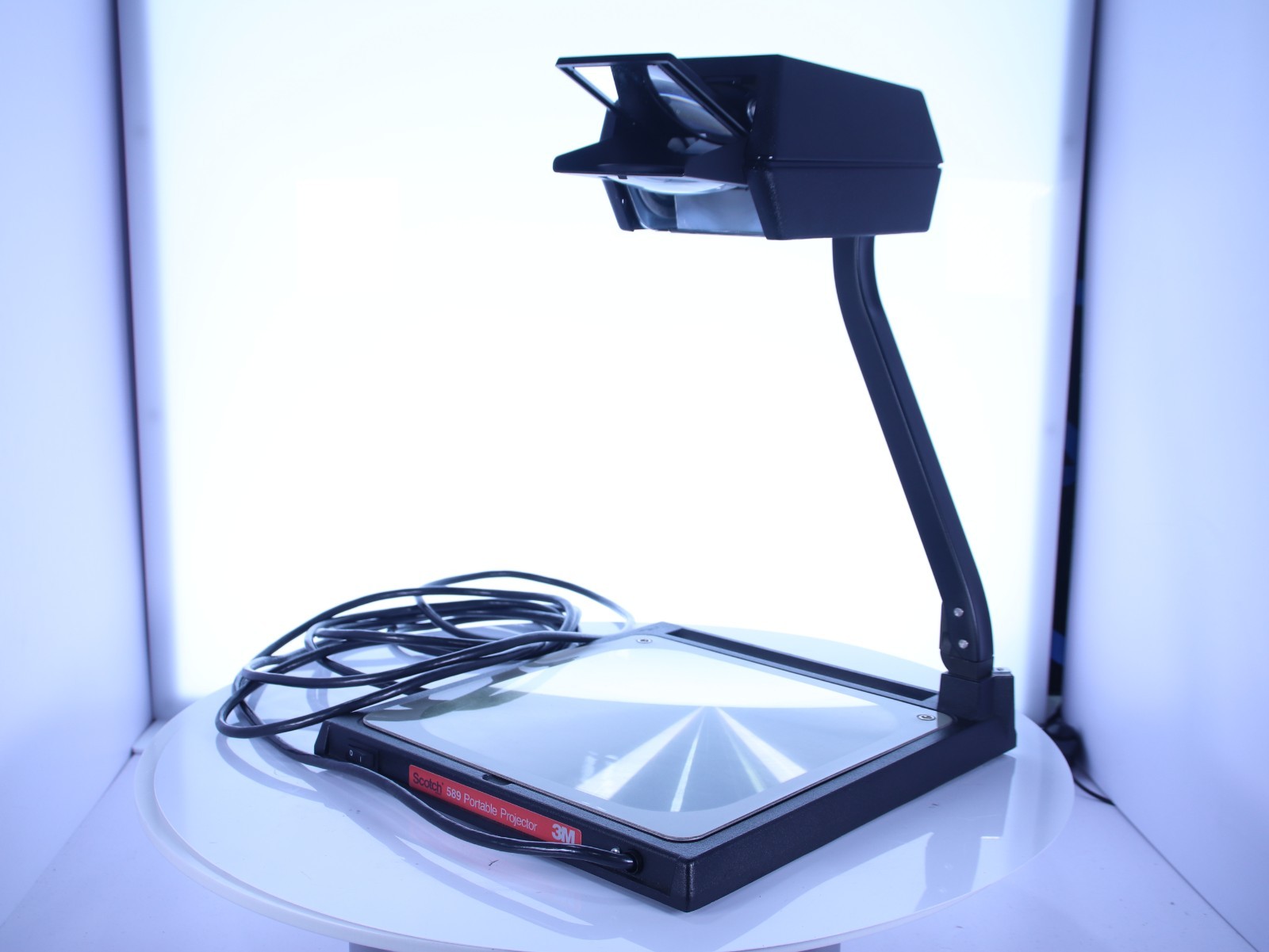 3M Scotch 589 Overhead Projector Folding Briefcase Portable Model - Working - Image 2