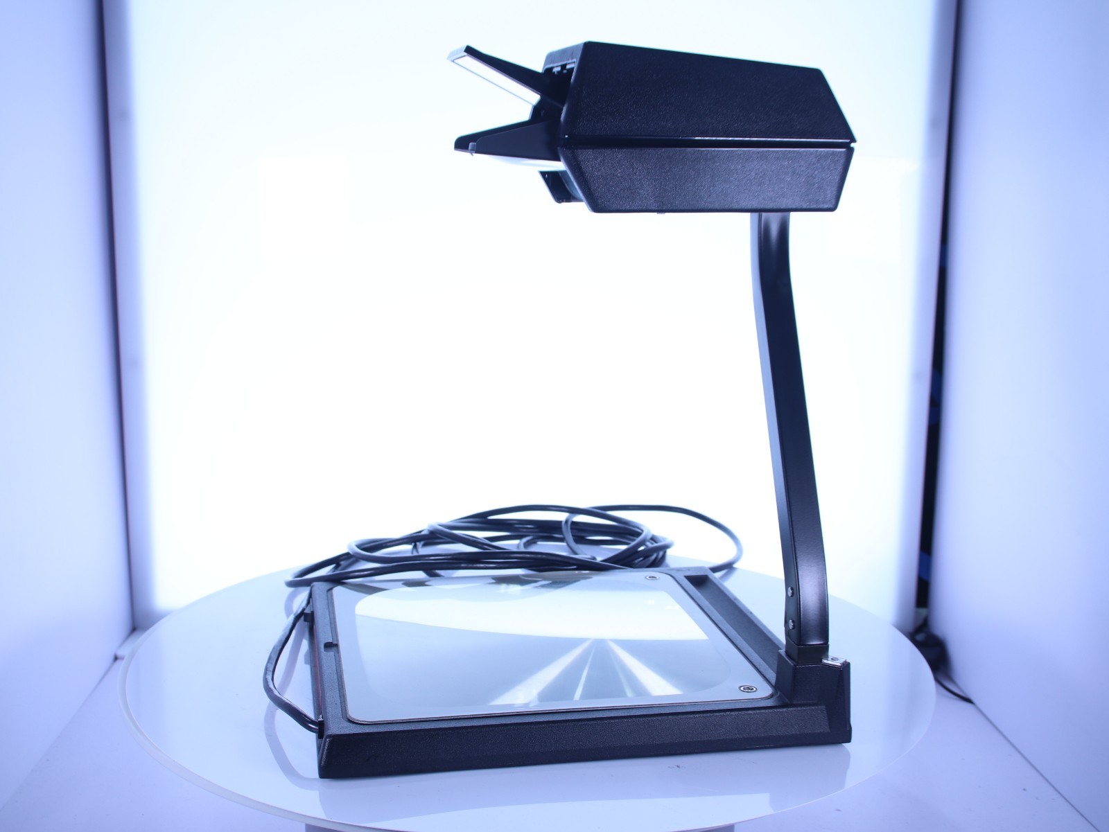 3M Scotch 589 Overhead Projector Folding Briefcase Portable Model - Working - Image 3