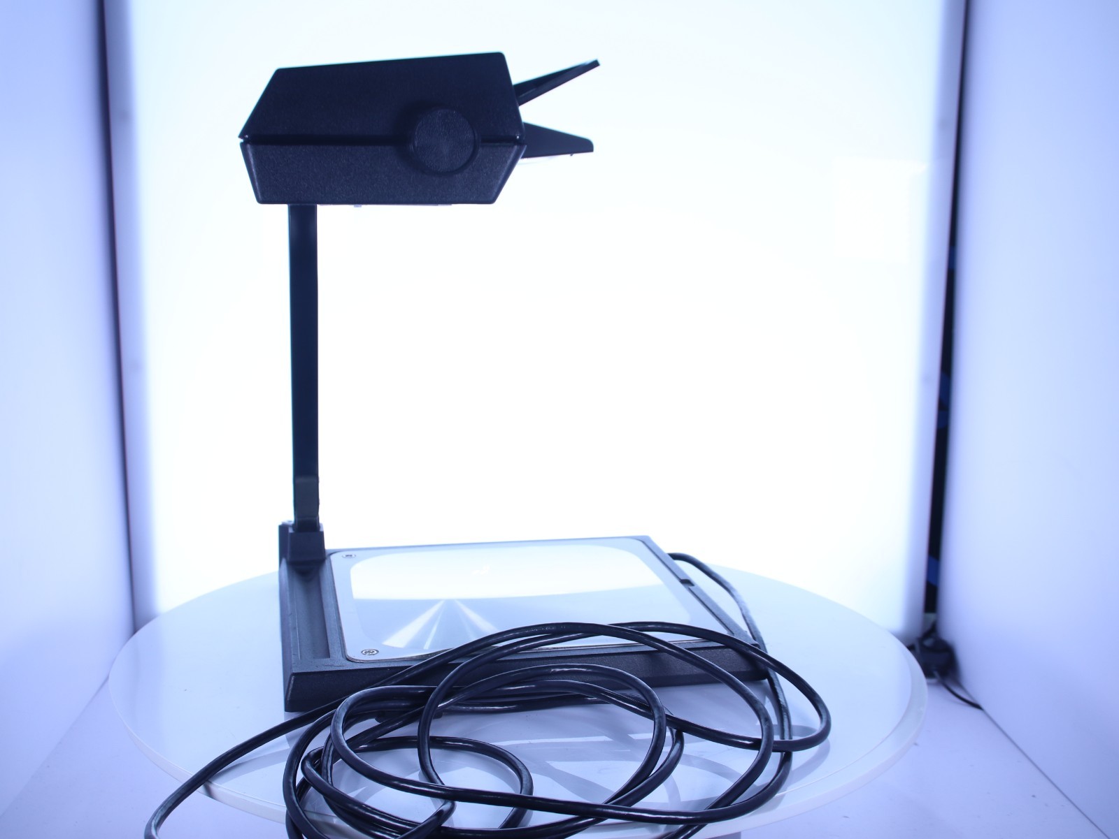 3M Scotch 589 Overhead Projector Folding Briefcase Portable Model - Working - Image 9