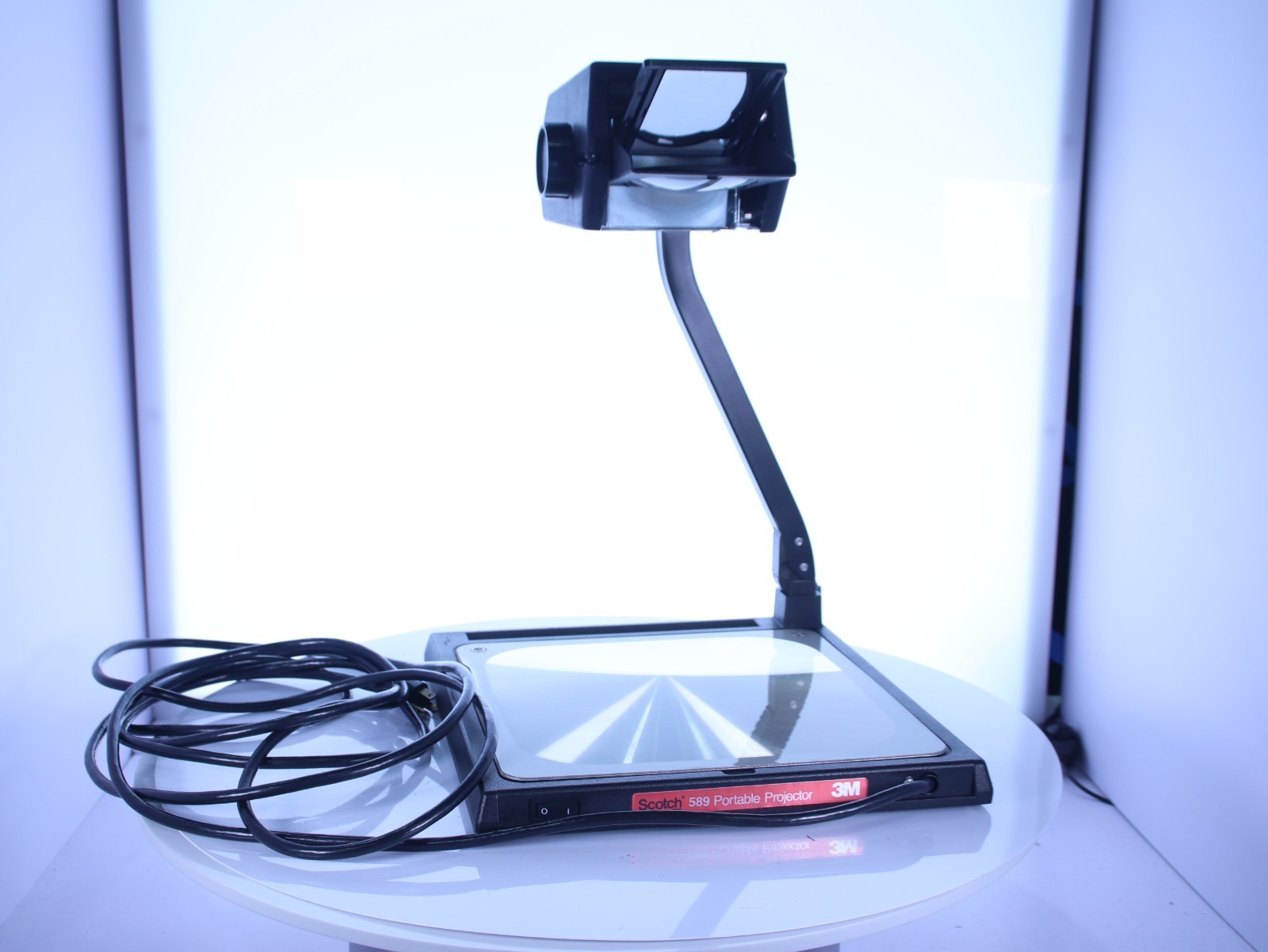 3M Scotch 589 Overhead Projector Folding Briefcase Portable Model - Working - Image 12