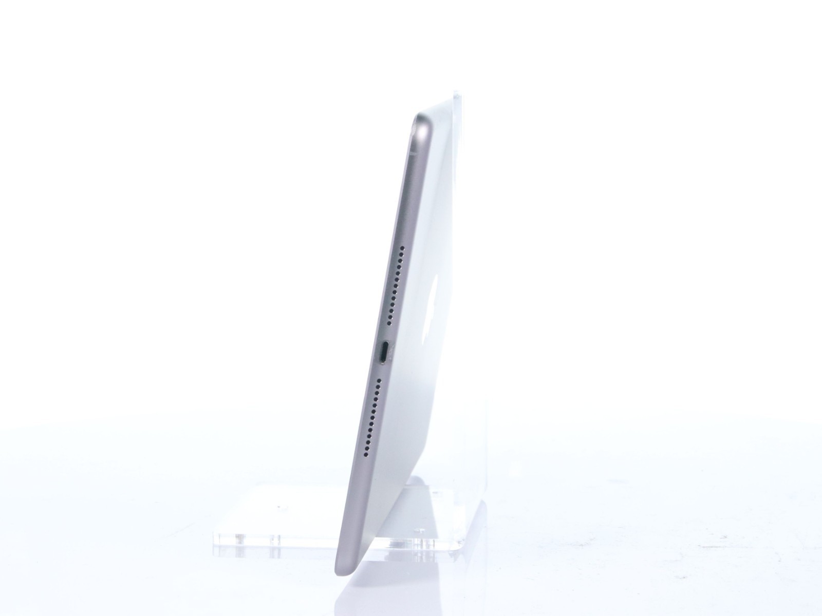 Apple iPad 9.7" 5th Gen (Wi-Fi Only) 32GB iOS: 16.7.15 - Image 3