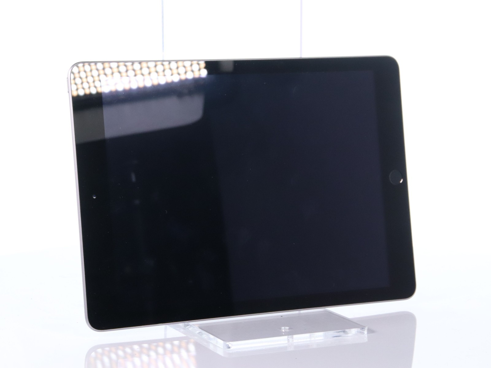 Apple iPad 9.7" 5th Gen (Wi-Fi Only) 32GB iOS: 16.7.15 - Image 11