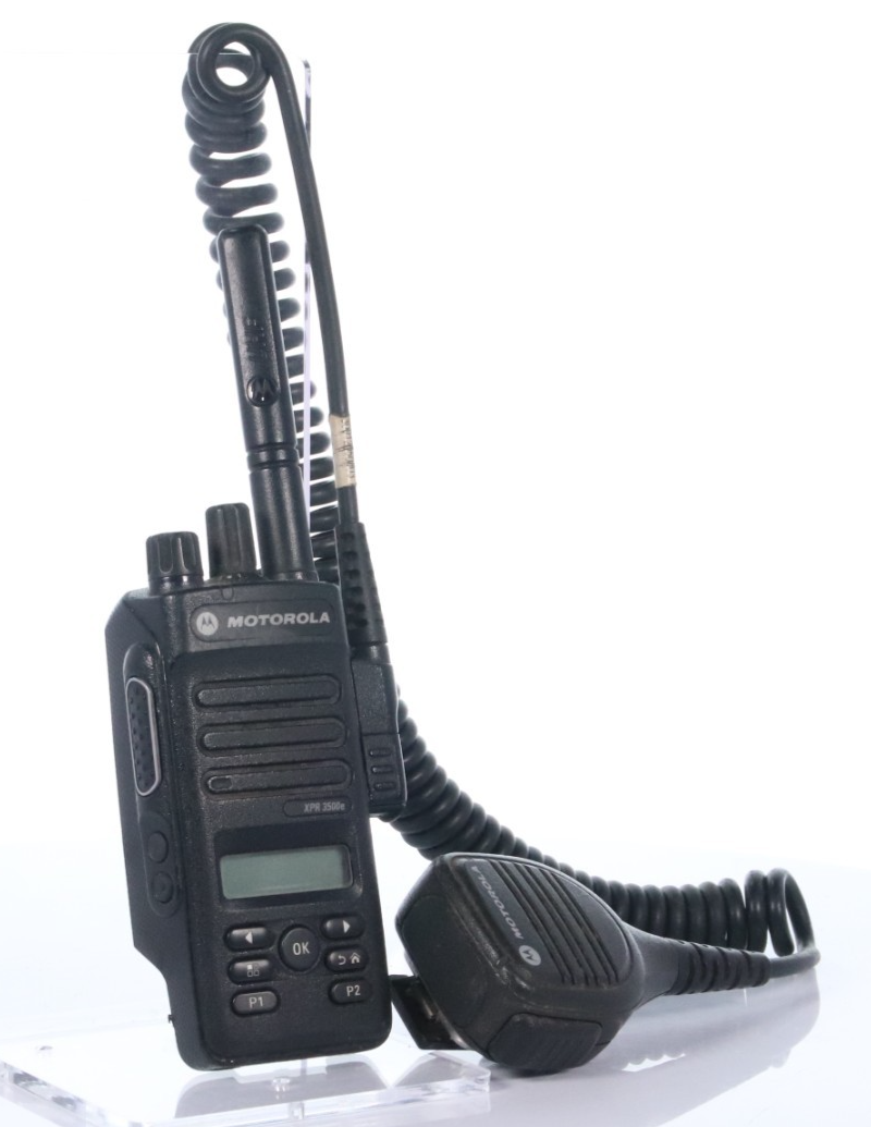 Lot of 2Motorola XPR 3500e UHF 16 Channel Radio AAH02RDH9VA1AN 2-Way w/ Handheld