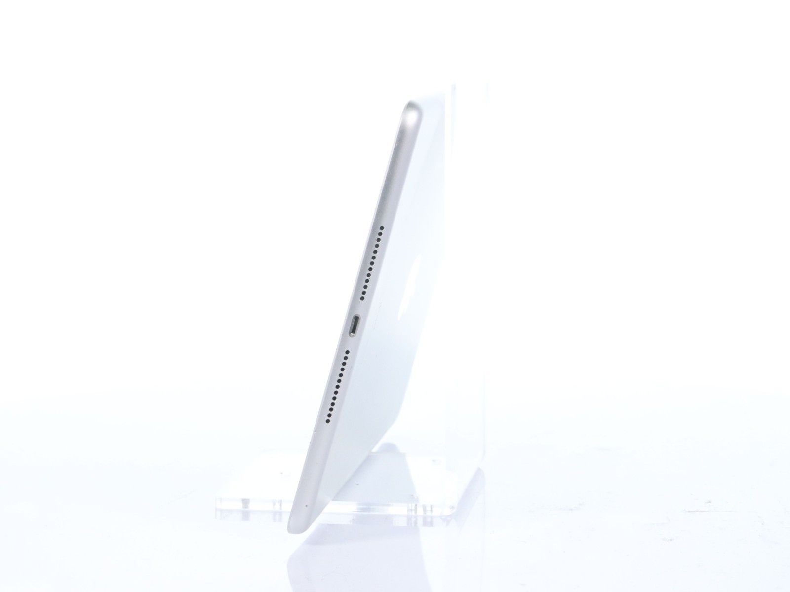 Apple iPad 5th Gen A1822 32GB iOS: 16.7.15 (WiFi Only) - Image 4