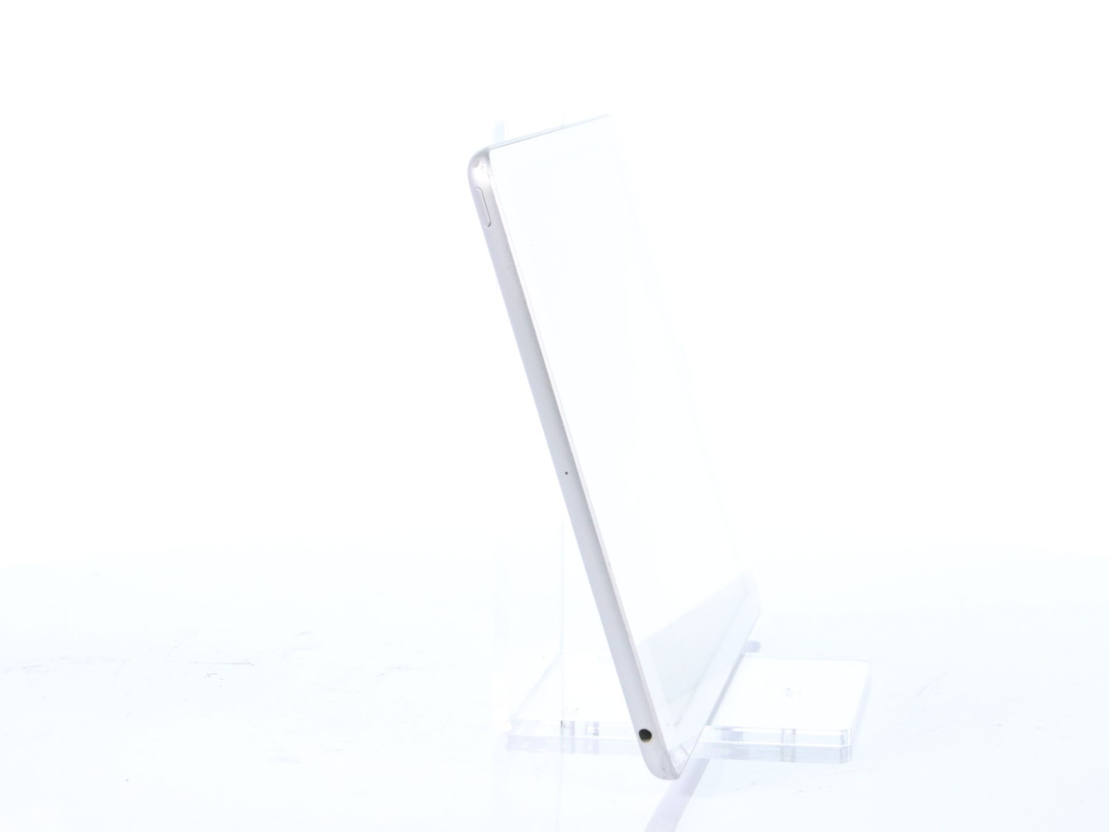 Apple iPad 5th Gen A1822 32GB iOS: 16.7.15 (WiFi Only) - Image 10
