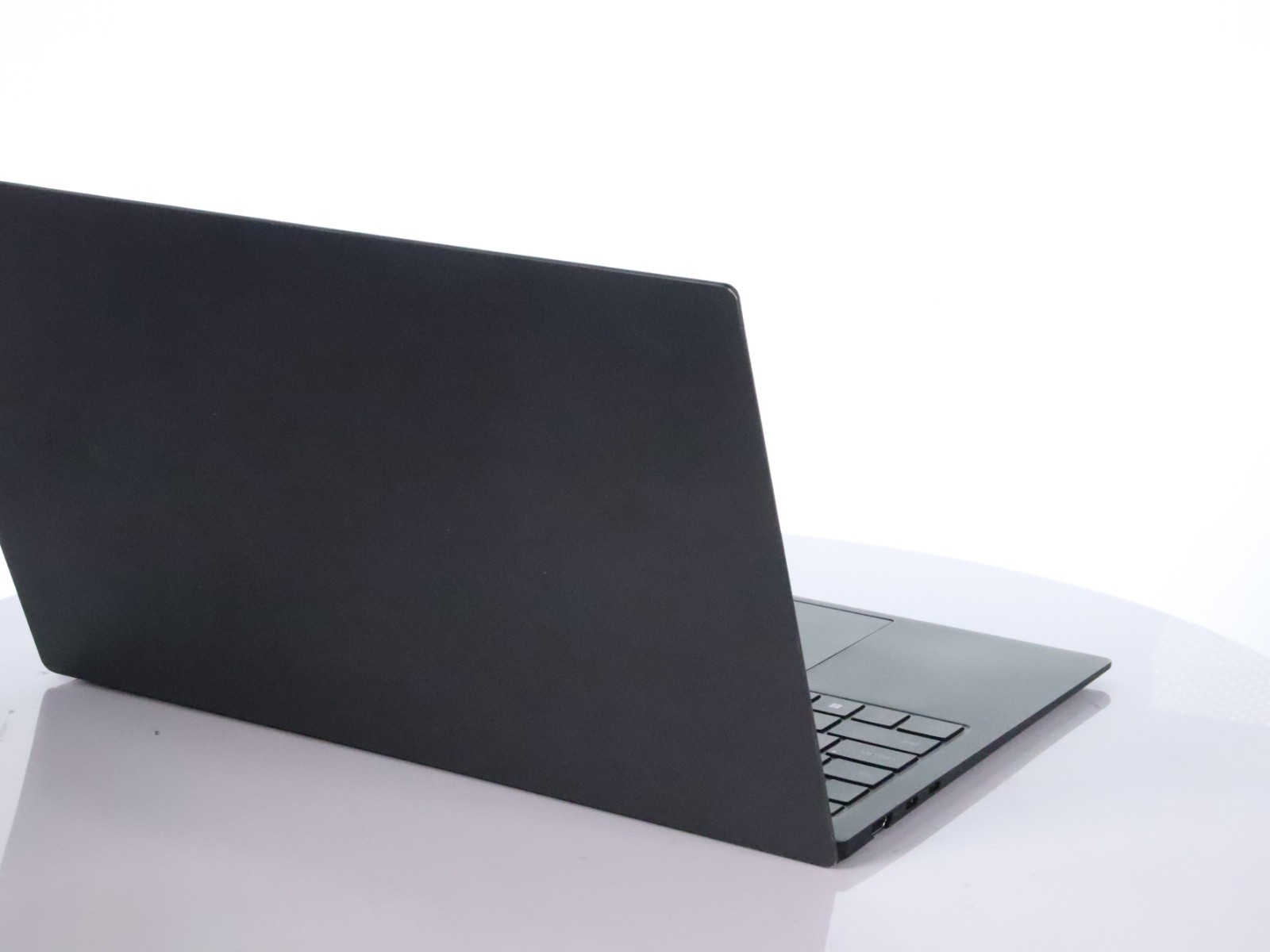 Samsung Galaxy Book2 Pro NP950XEE 15.6" Core i7-1260P 32GB RAM 1TB NVME W11H - Image 2