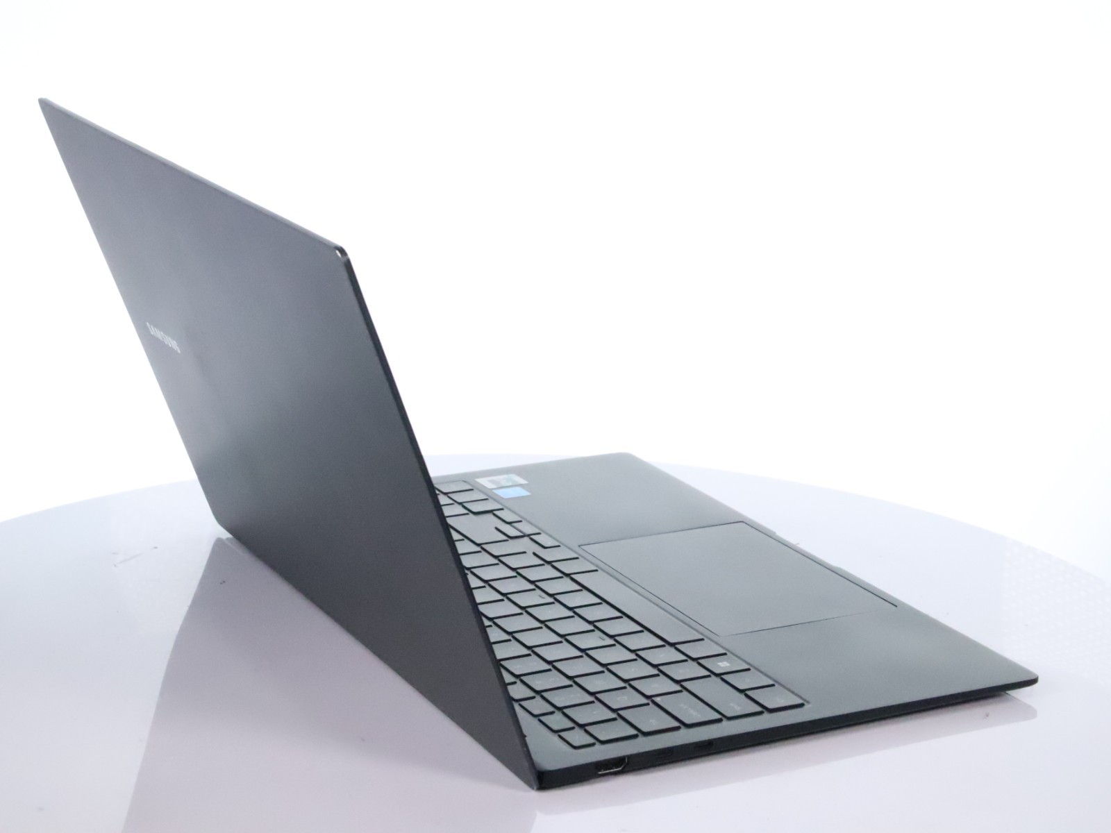 Samsung Galaxy Book2 Pro NP950XEE 15.6" Core i7-1260P 32GB RAM 1TB NVME W11H - Image 3