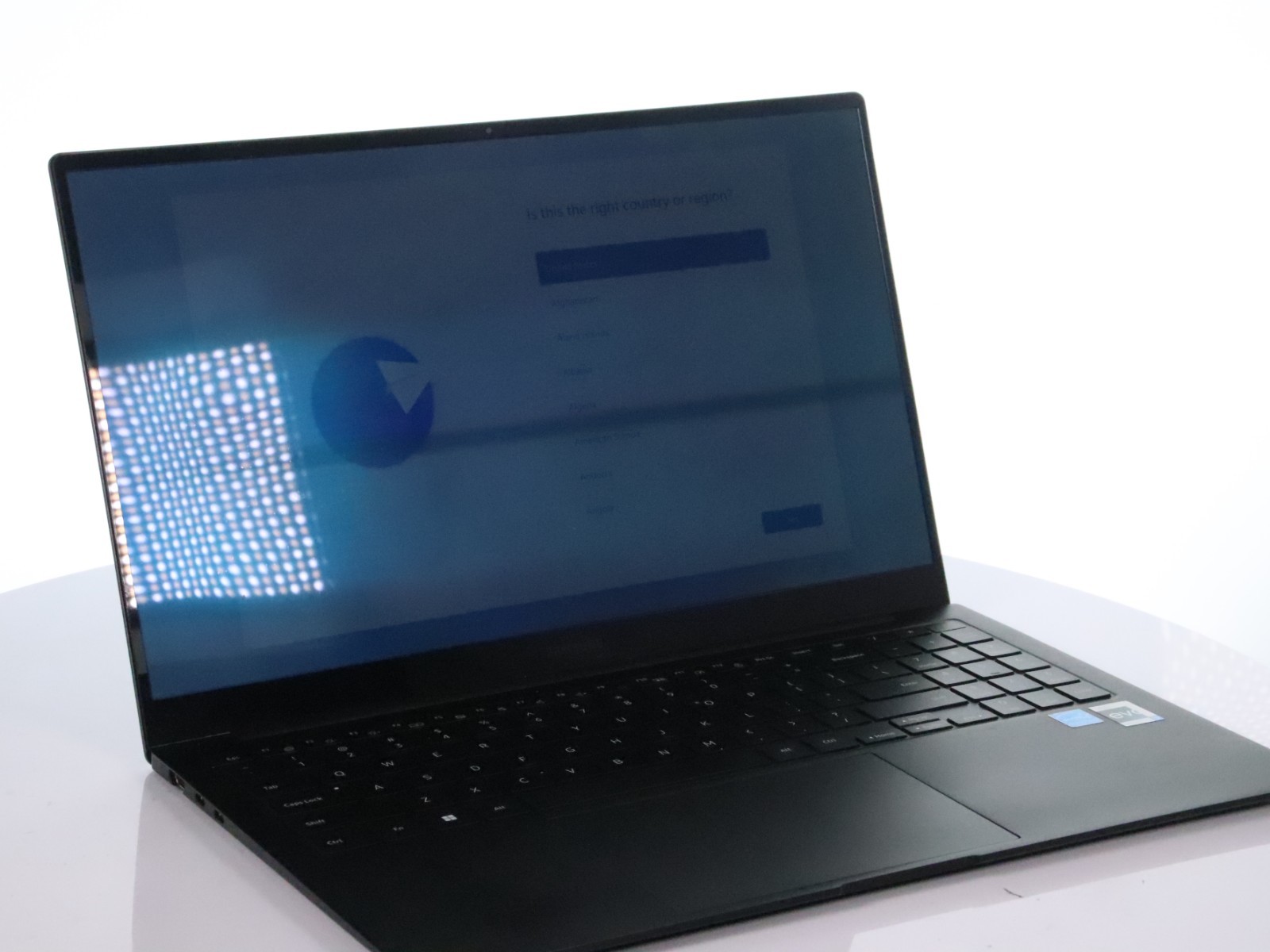 Samsung Galaxy Book2 Pro NP950XEE 15.6" Core i7-1260P 32GB RAM 1TB NVME W11H - Image 6
