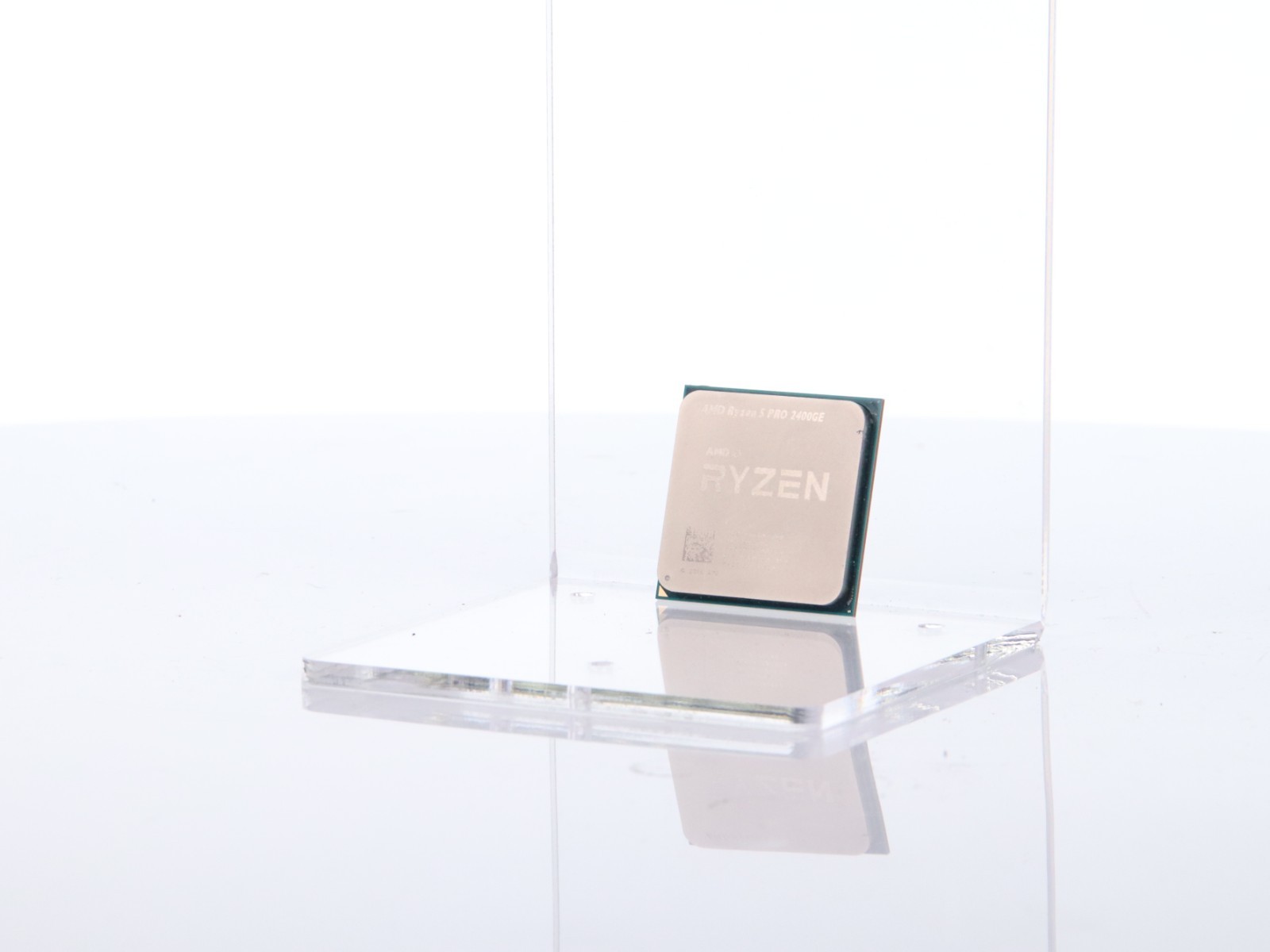 AMD Ryzen 5 PRO 2400GE YD240BC6M4MFB 3.2GHz DDR4 - Image 2