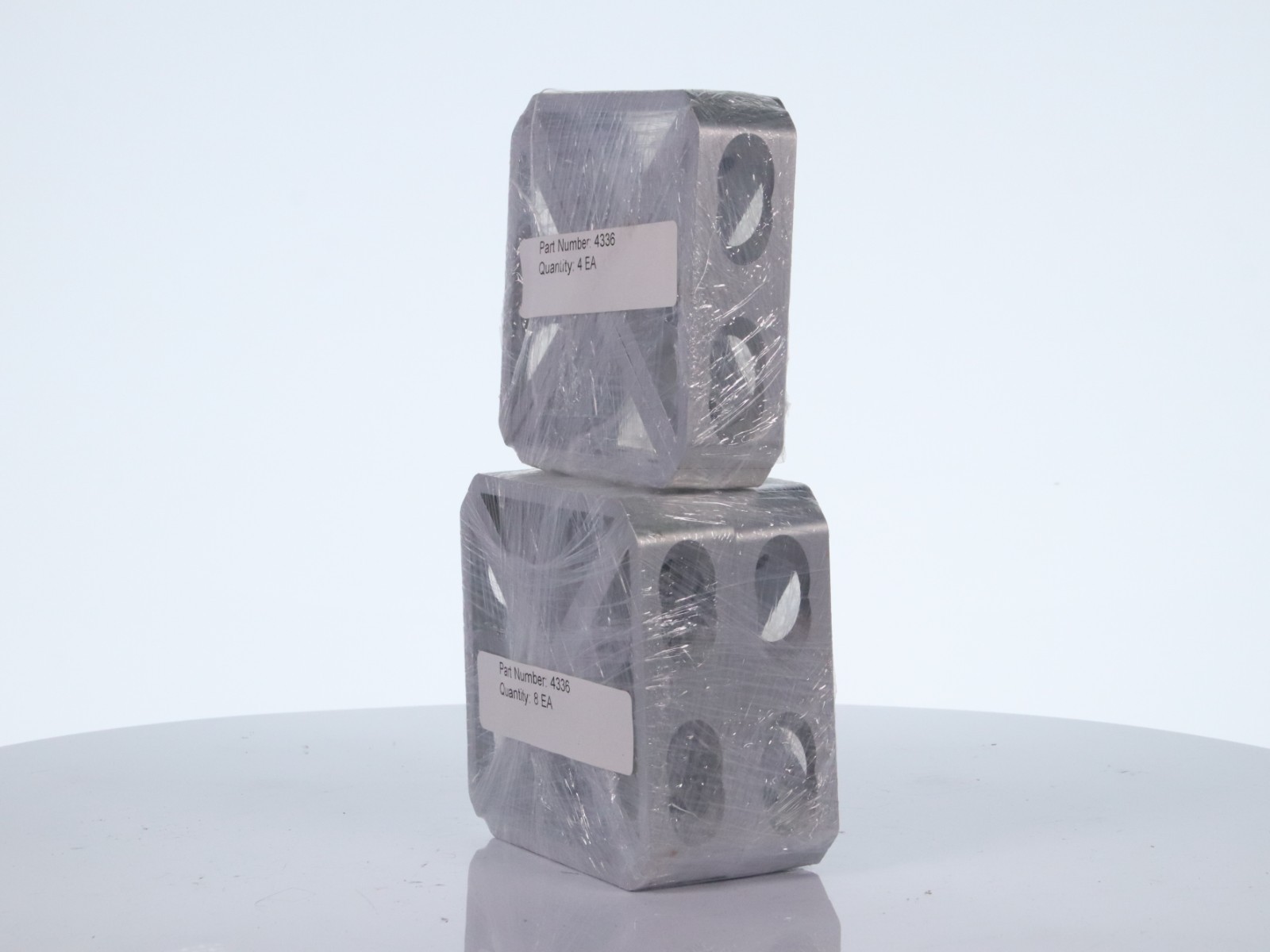 Lot of 12 80/20 4336 Tall Gusseted Inside Corner Bracket, 15-Series, 4-Hole - Image 3