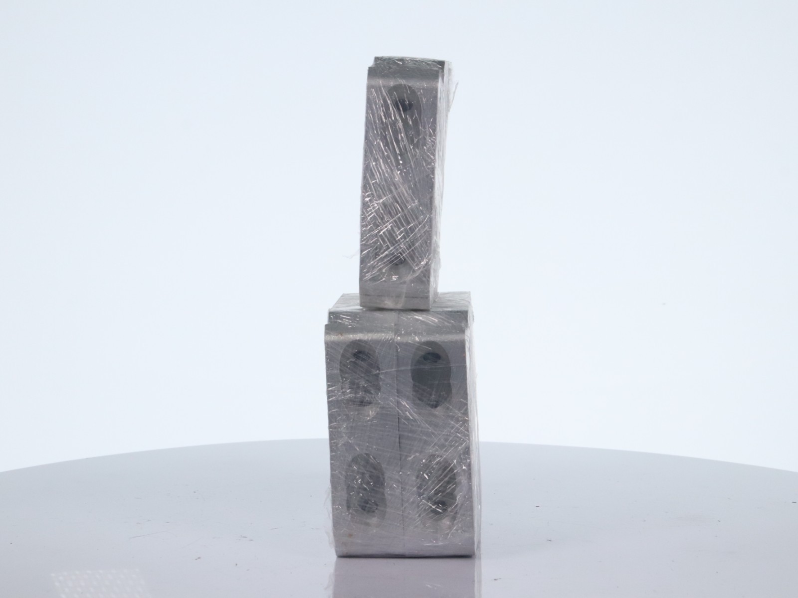 Lot of 12 80/20 4336 Tall Gusseted Inside Corner Bracket, 15-Series, 4-Hole - Image 4