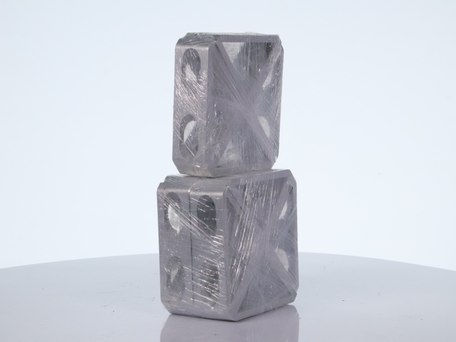 Lot of 12 80/20 4336 Tall Gusseted Inside Corner Bracket, 15-Series, 4-Hole - Image 5