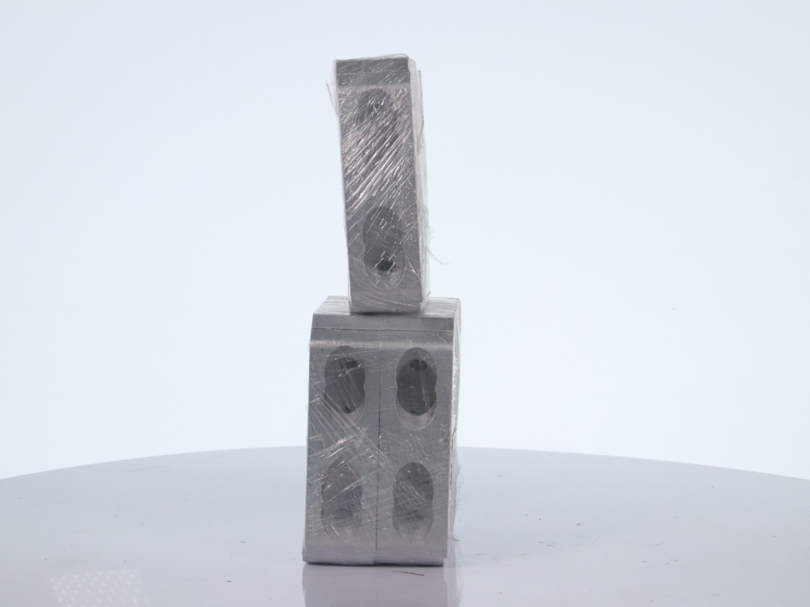 Lot of 12 80/20 4336 Tall Gusseted Inside Corner Bracket, 15-Series, 4-Hole - Image 10